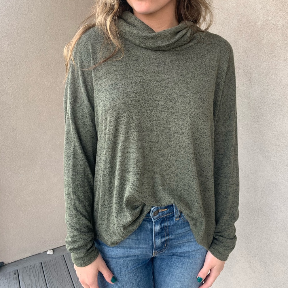 Forever 21 green sweater | M